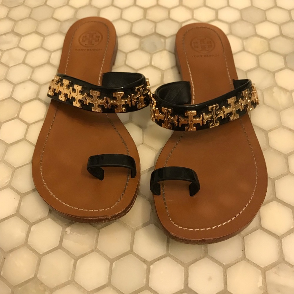 TORY BURCH BLACK PATENT LEATHER SANDALS SIZE 6